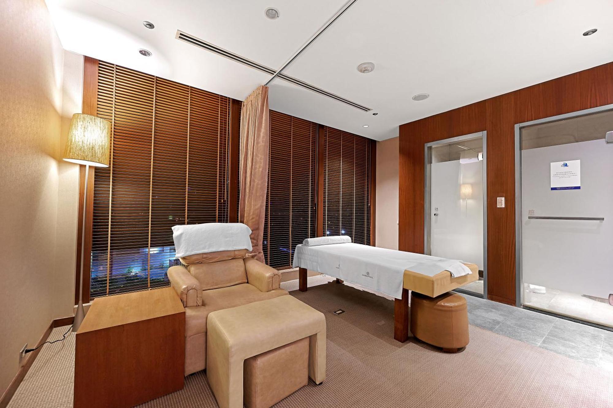 Windsor Hotel Taichung Exterior foto A treatment room at the spa