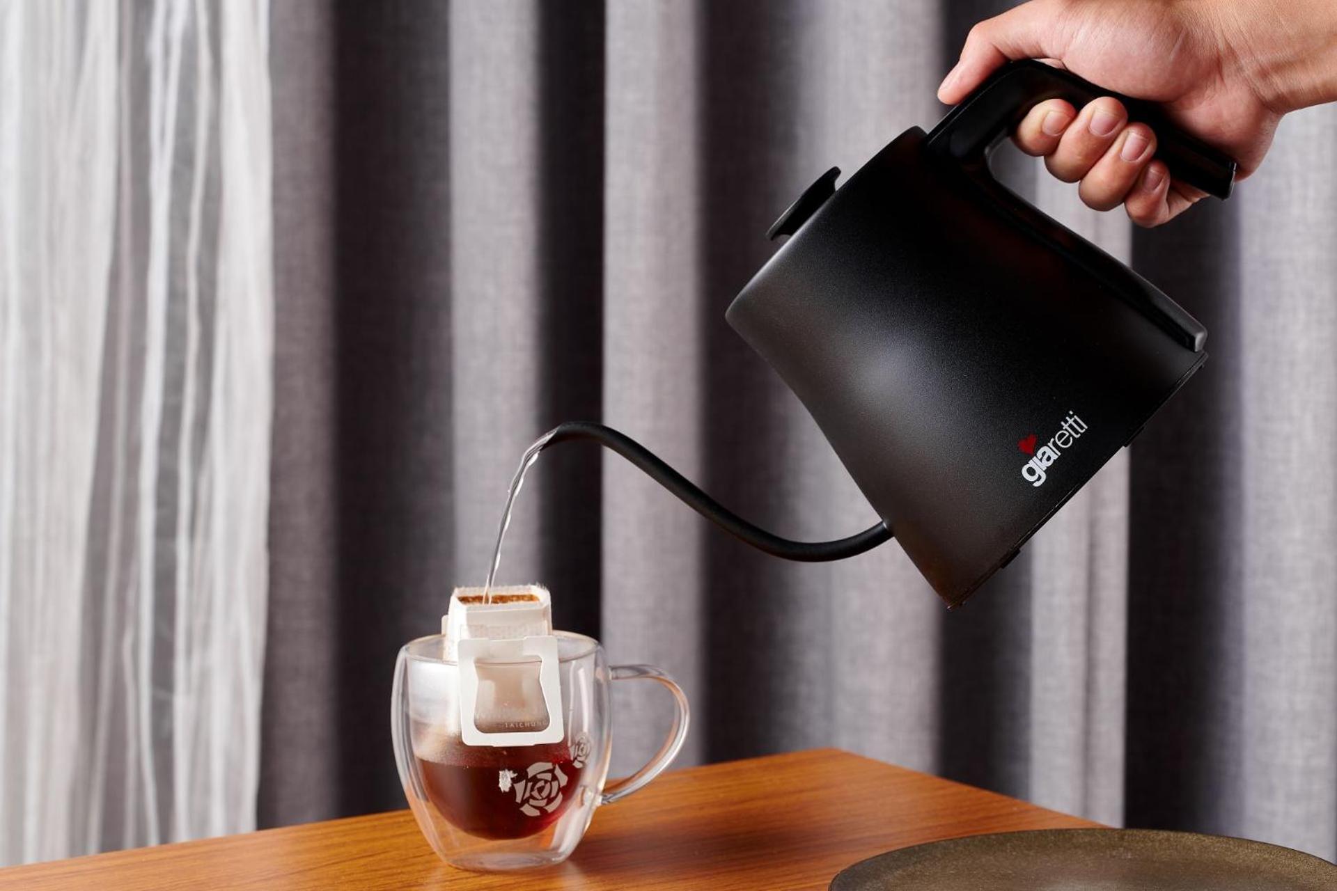 Windsor Hotel Taichung Exterior foto A kettle in use