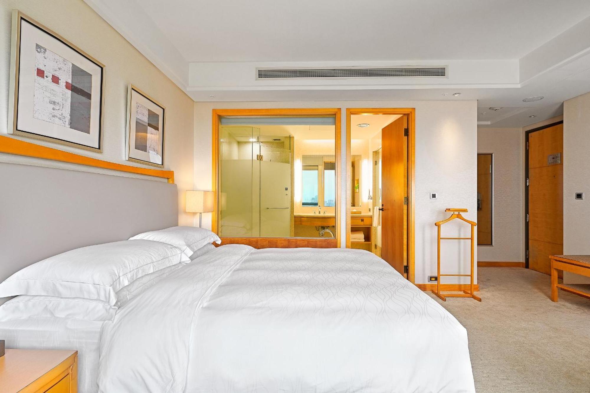 Windsor Hotel Taichung Habitación foto A guest room at the hotel