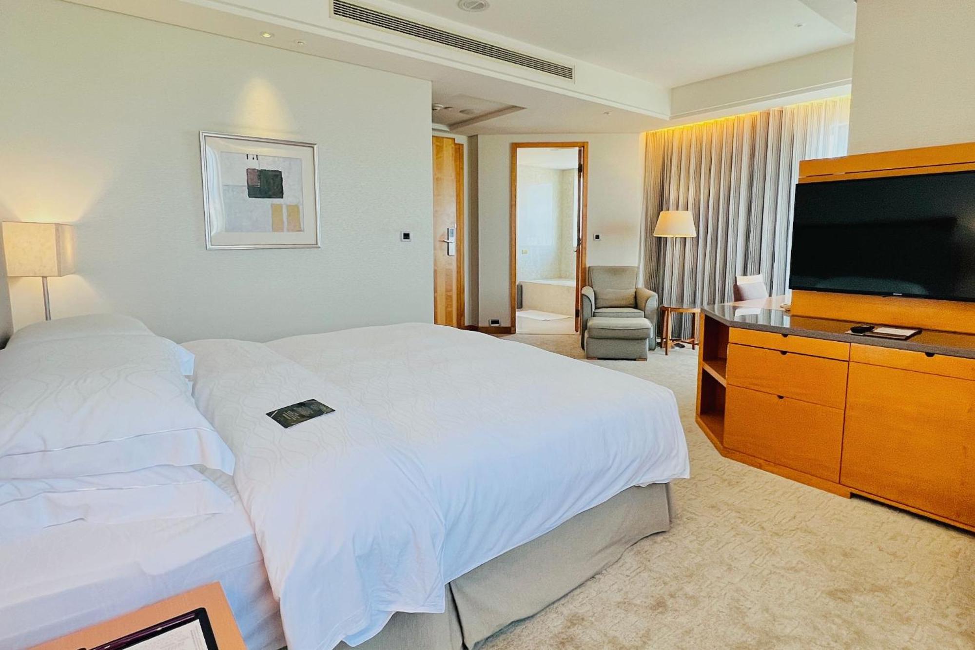 Windsor Hotel Taichung Habitación foto A room at the hotel