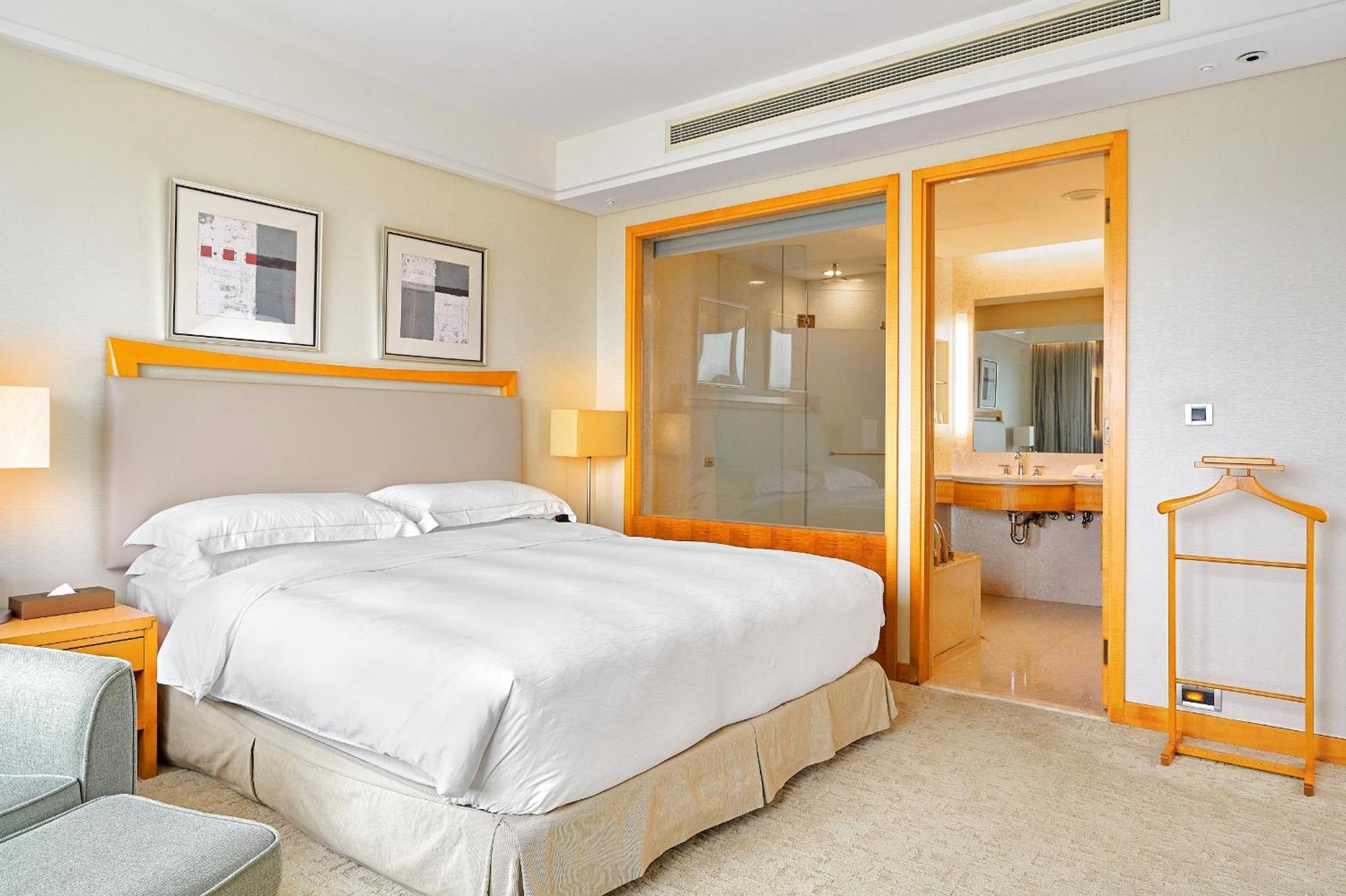 Windsor Hotel Taichung Habitación foto A bedroom at the hotel