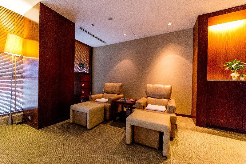 Windsor Hotel Taichung Exterior foto A foot reflexology room at a spa